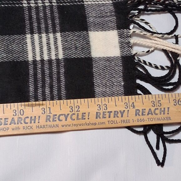 NWT D&T Softer Than Cashmere Scarf in Classic Black And White Plaid 12x68 - Picture 3 of 4